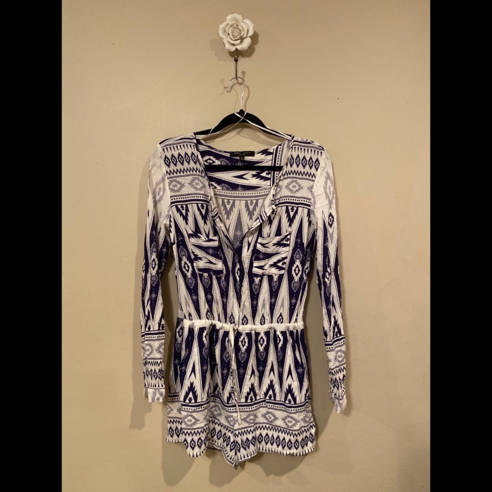 White and Blue pattern Long sleeve Jumpsuit!